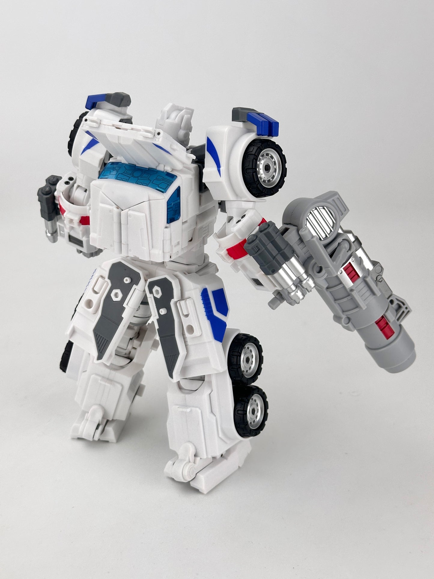 MB-15F WHITE NAVAL COMMANDER (Core robot only)