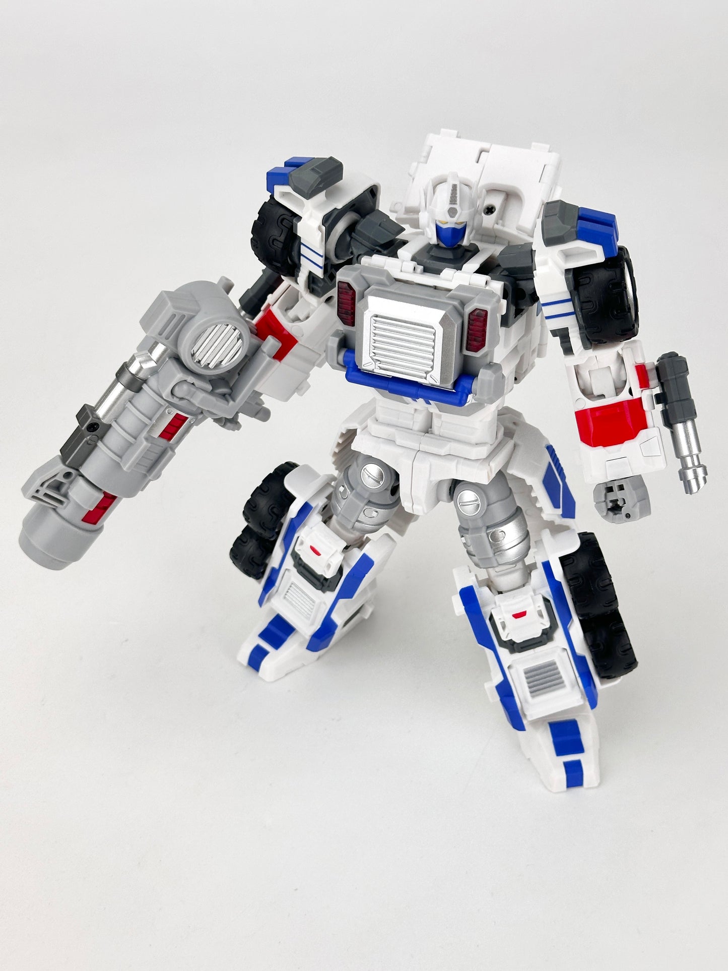 MB-15F WHITE NAVAL COMMANDER (Core robot only)