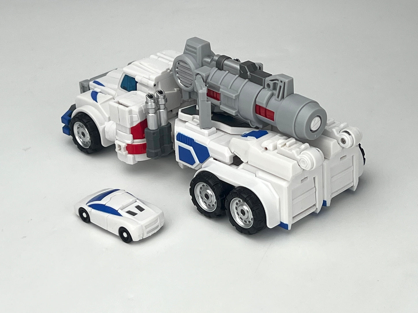 MB-15F WHITE NAVAL COMMANDER (Core robot only)