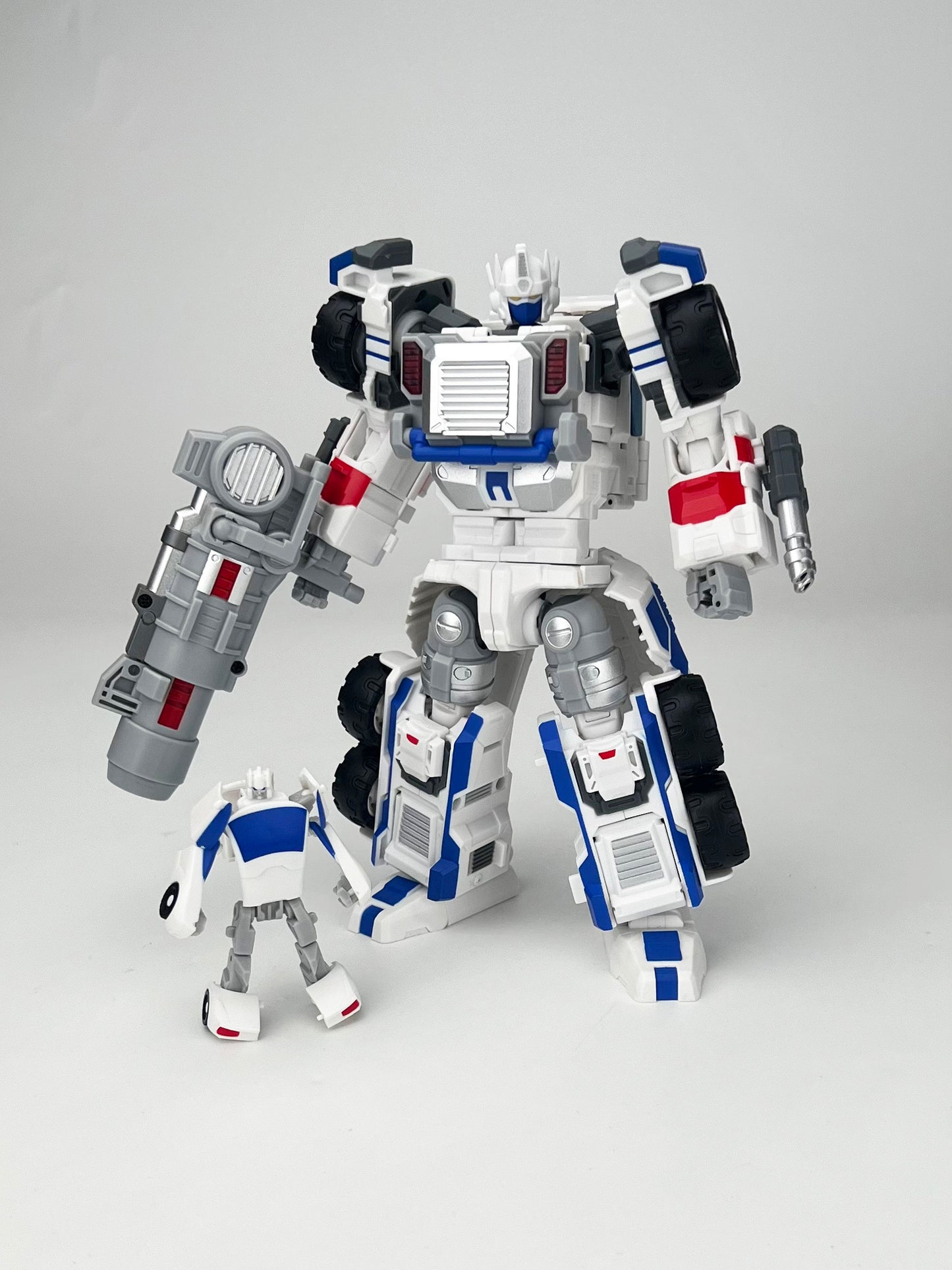 MB-15F WHITE NAVAL COMMANDER (Core robot only)