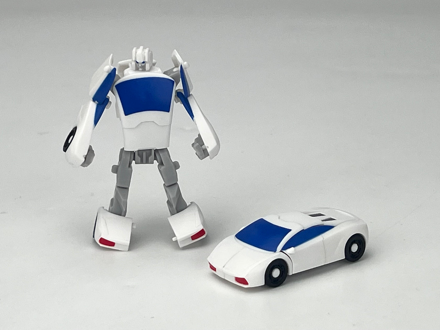 MB-15F WHITE NAVAL COMMANDER (Core robot only)